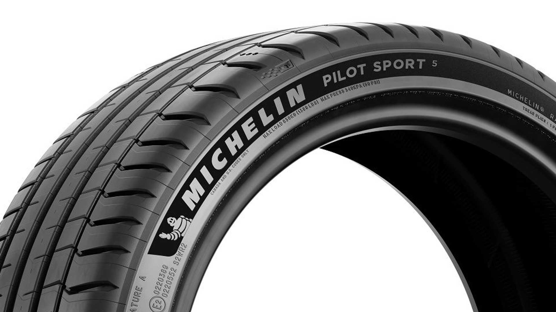 Michelin-Pilot-Sport-5-215-45R18-93Y-(b)